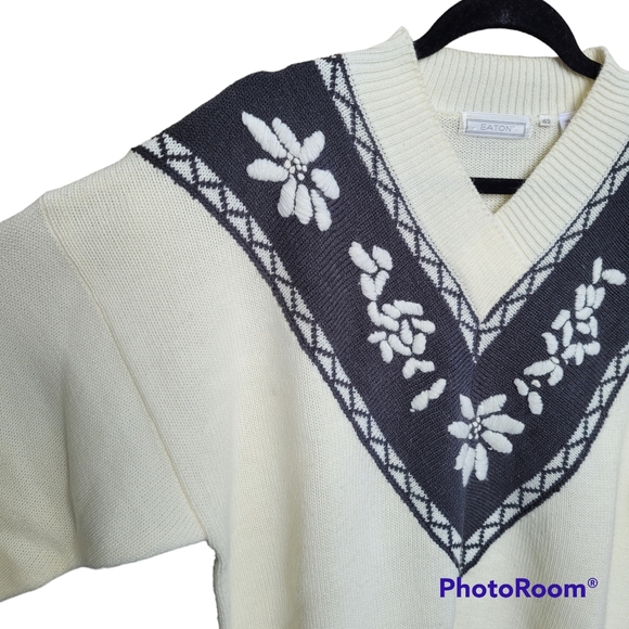 Vintage Eaton Oversized Floral Print Knit Sweater - Picture 2 of 6